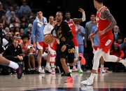 开云下载-范弗利特扛起全队，篮网末节带走独行侠