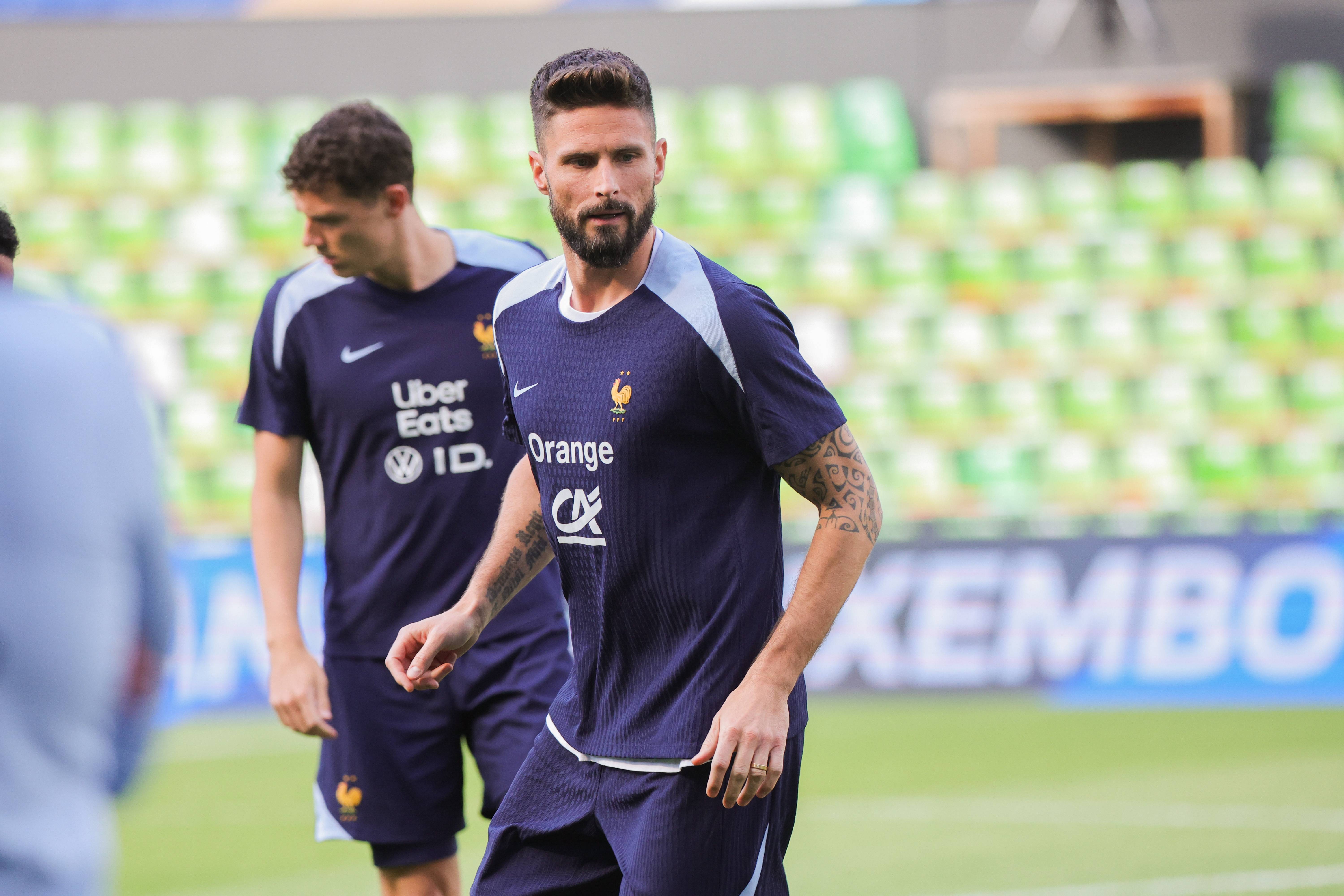 足球盛事即将来临，球员们备战良好