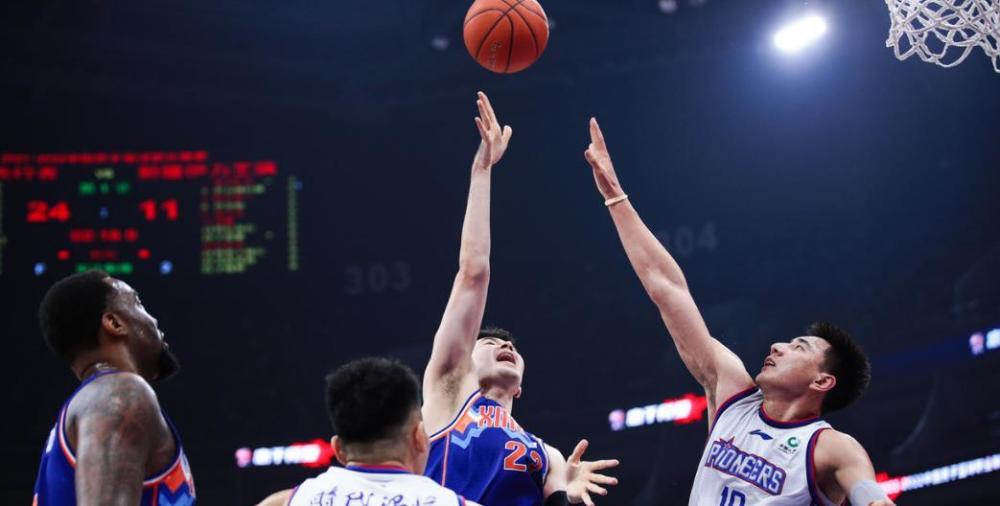 包含主队击败客队，晋级之路越走越稳的词条