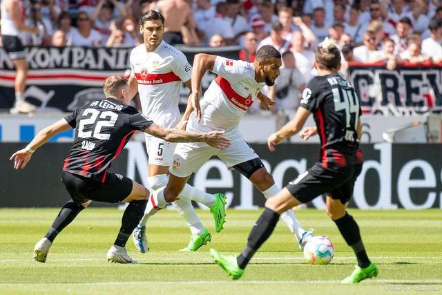 斯图加特球员集体训练，备战杯赛的简单介绍