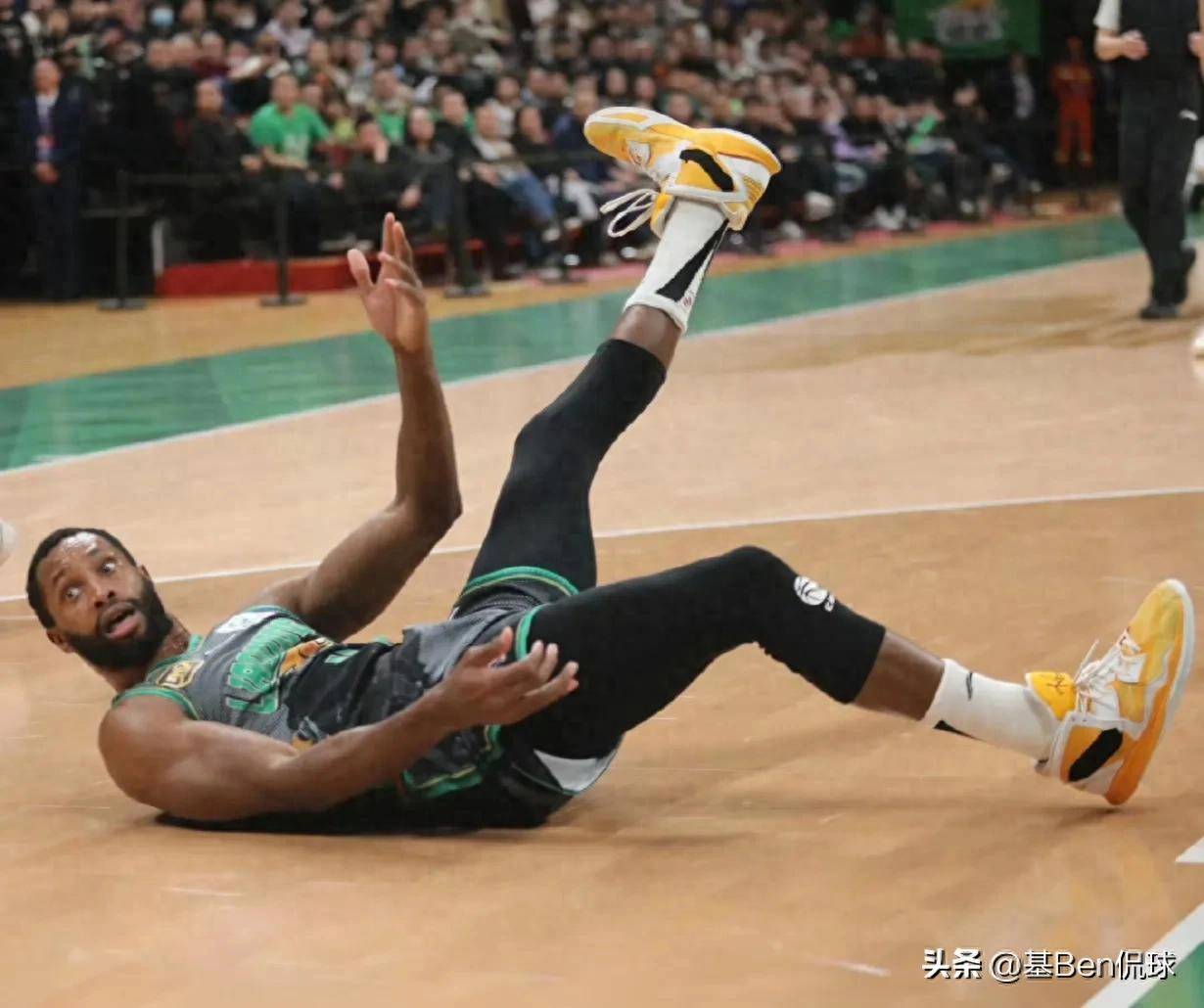 骑士主场战胜对手,领先对手一大步 骑士主场战胜对手,领先对手一大步