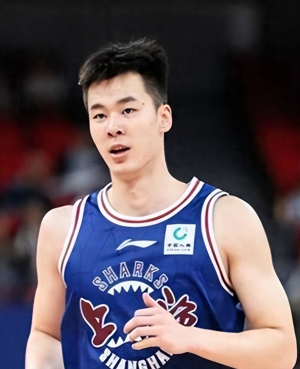 关于上海男篮取得惊艳胜利，士气大振的信息
