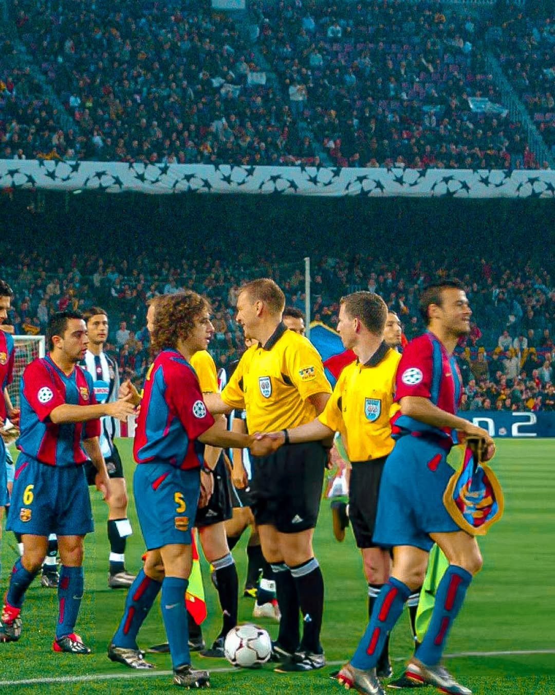 足球比赛中球员的协作能力受到称赞