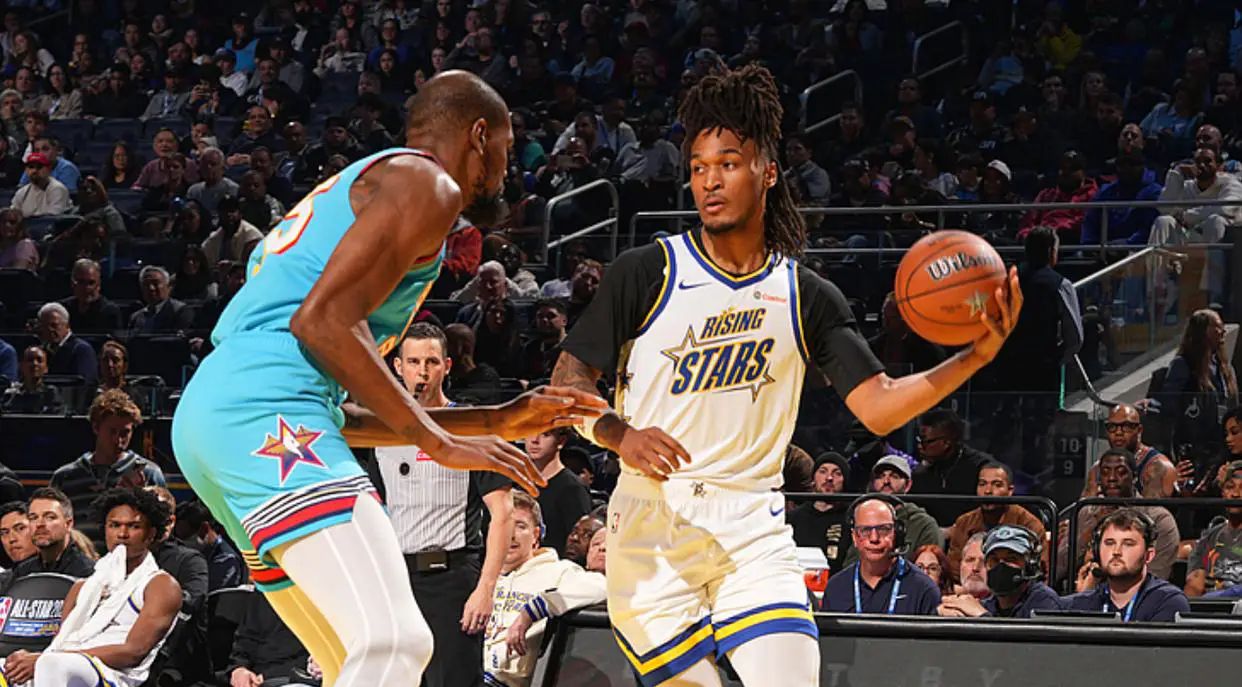 各国球队在国际篮球联赛中争夺胜利 各国球队在国际篮球联赛中争夺胜利