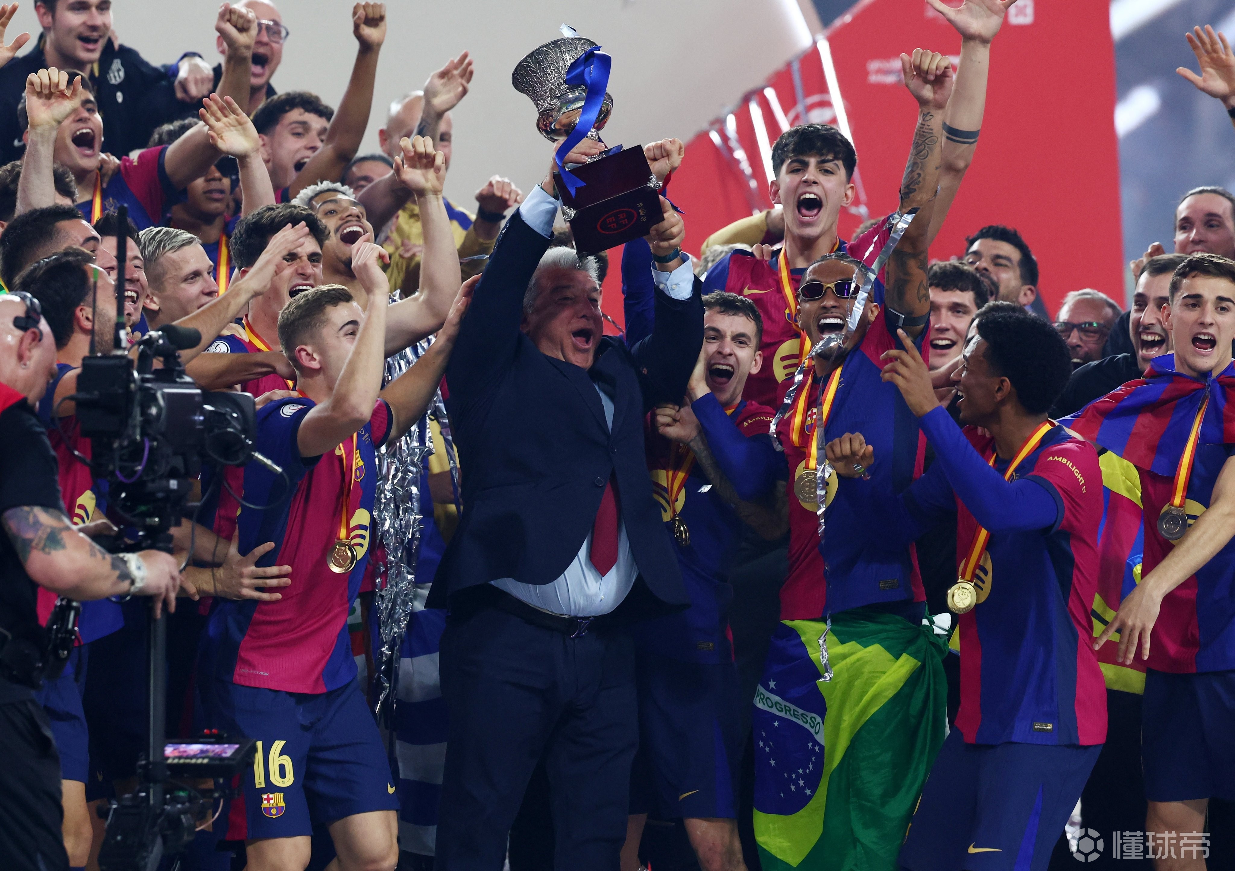 巴塞罗那主场击败瓦伦西亚,夺得晋级资格 巴塞罗那主场击败瓦伦西亚,夺得晋级资格