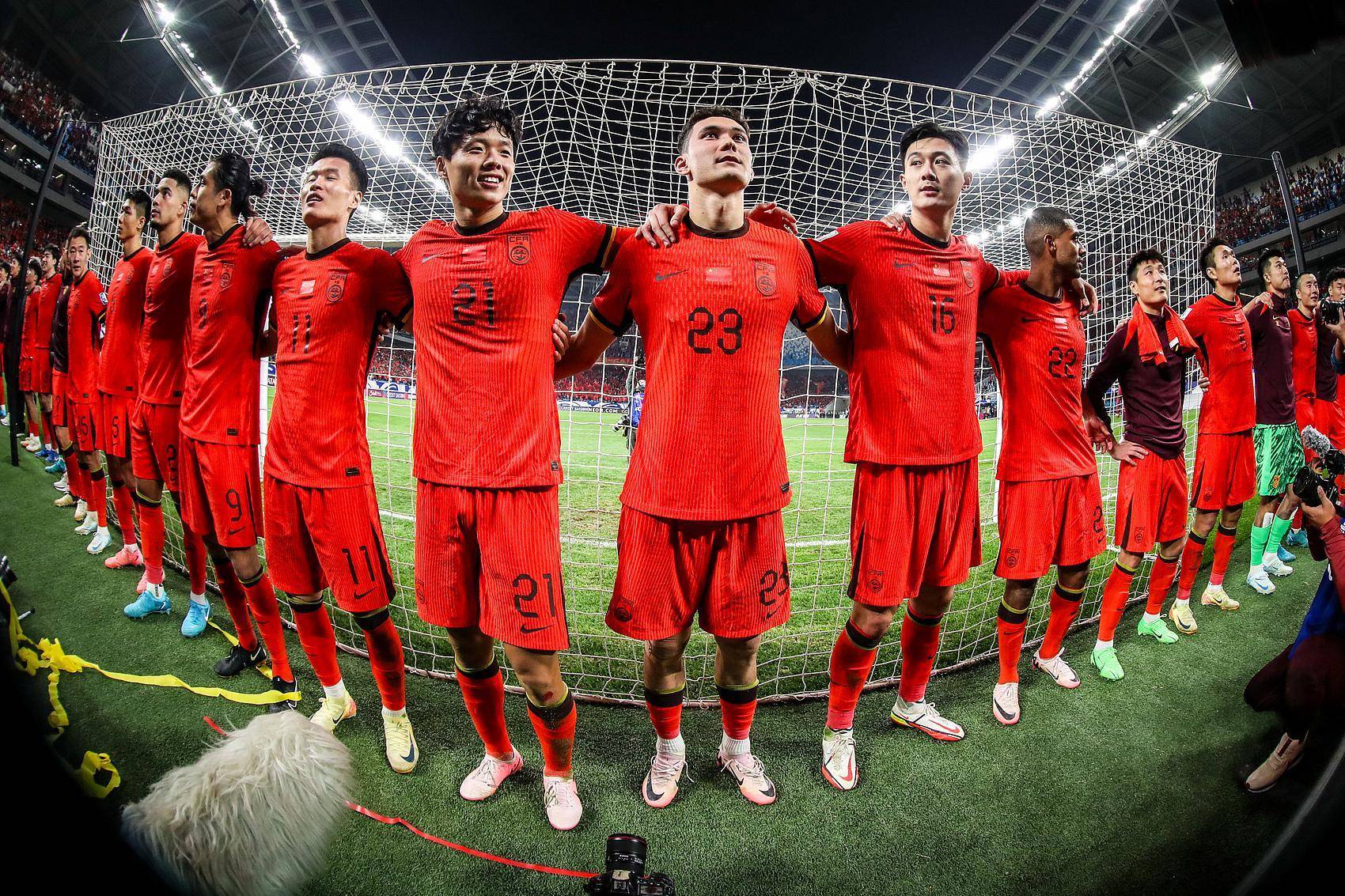 赛场上的对手,华夫堡球员展现出色状态 赛场上的对手,华夫堡球员展现出色状态