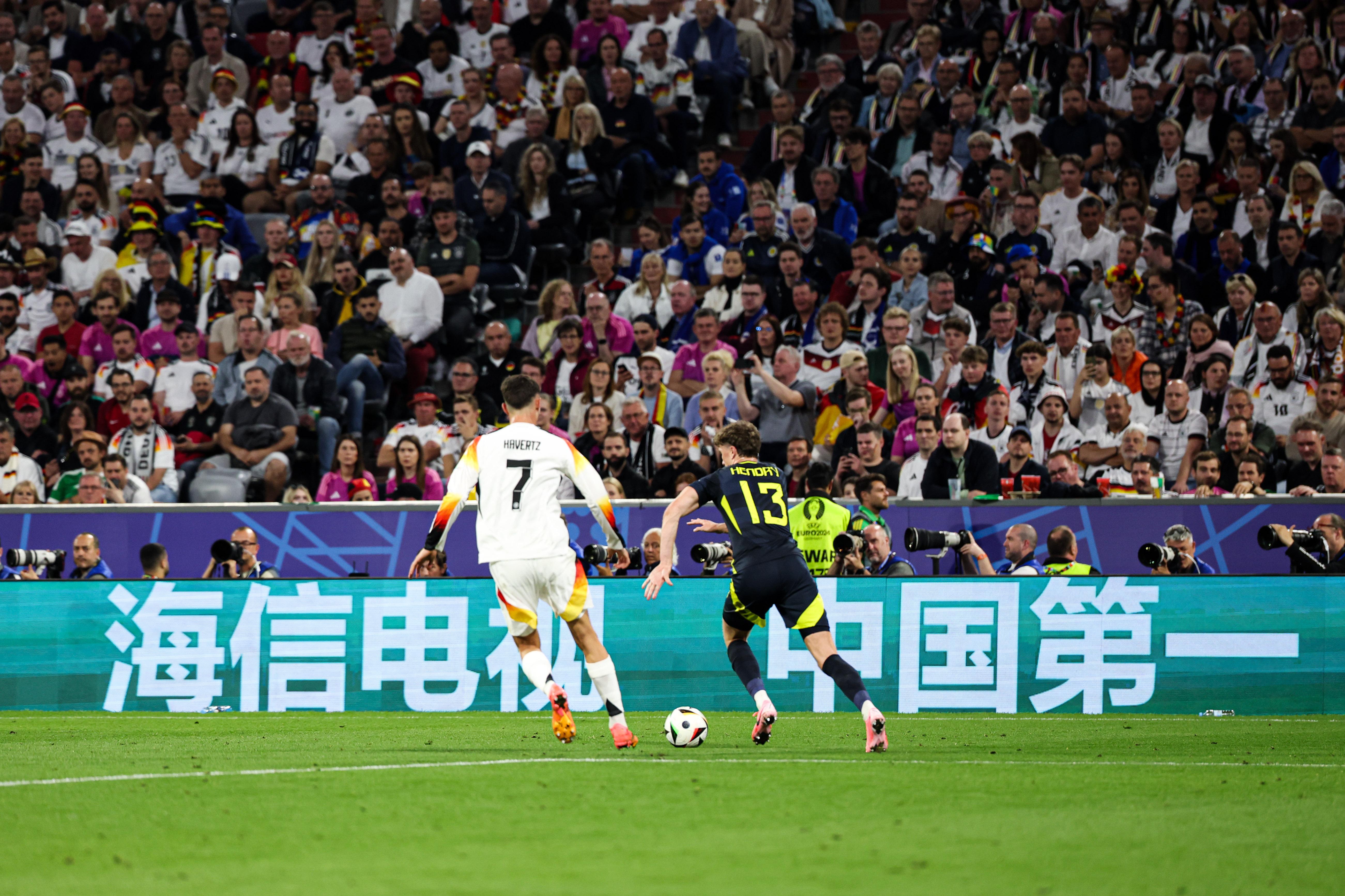 关于丹麦队横扫对手，轻松晋级欧洲杯半决赛的信息