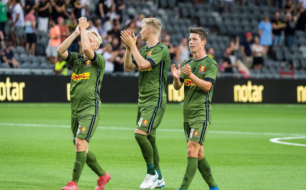 关于阿贾克斯客场击败利物浦，势如破竹的信息