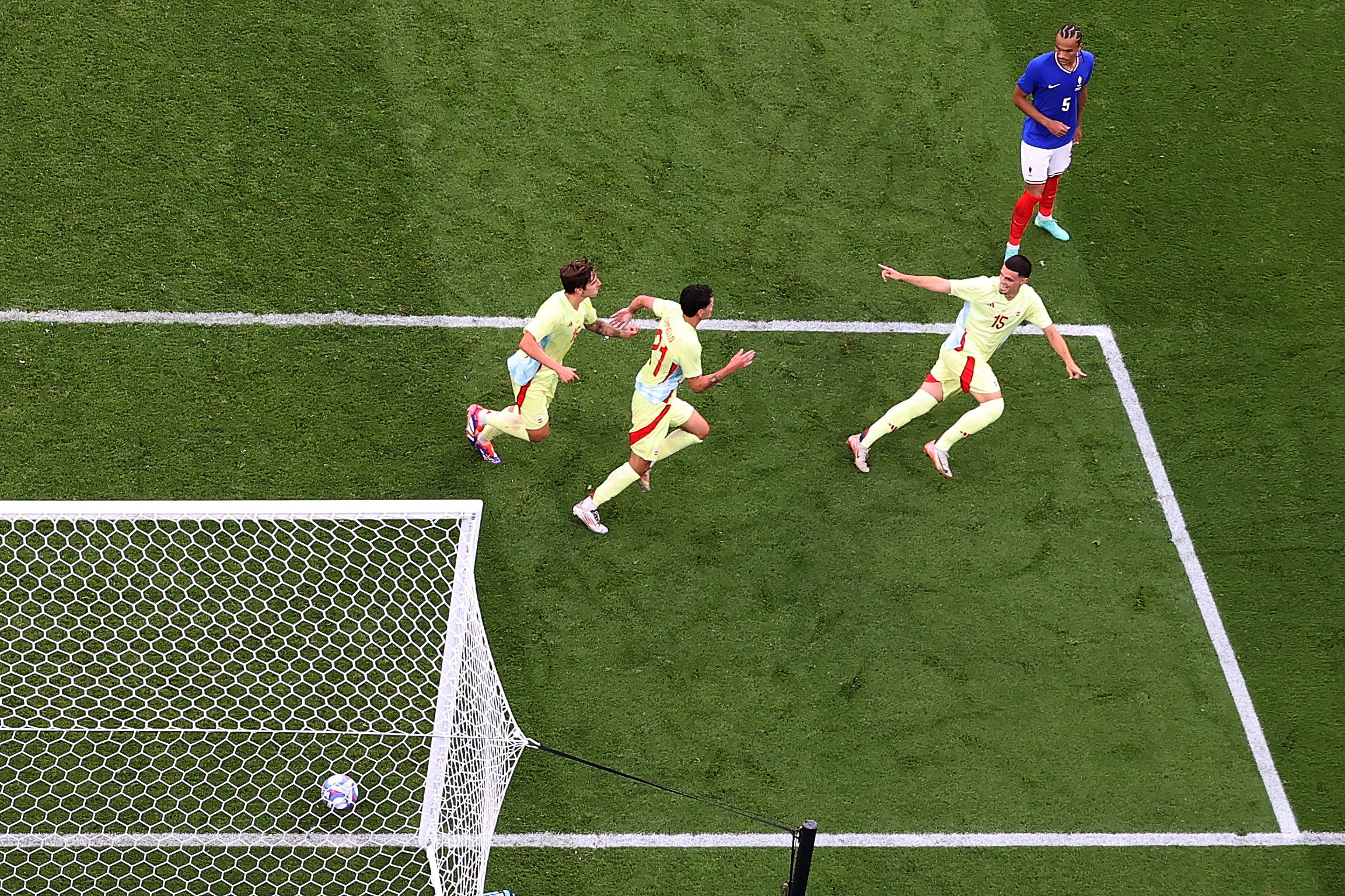 精湛技艺再次展现，球员们赛场风采令人赞叹的简单介绍