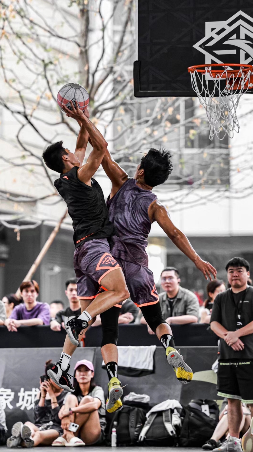 精湛技艺再次展现，球员们赛场风采令人赞叹的简单介绍