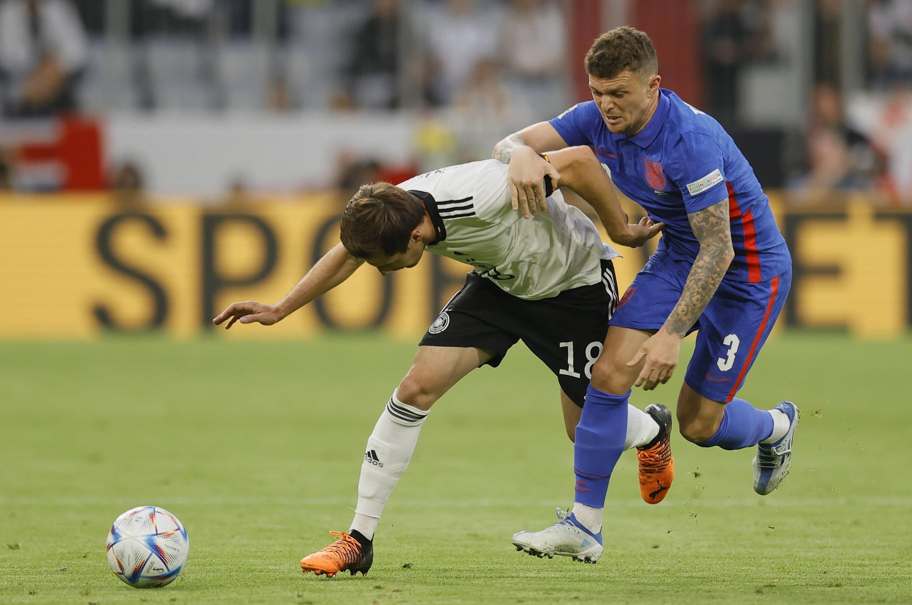 英格兰球队惊险胜利黎巴嫩，顺利晋级八强