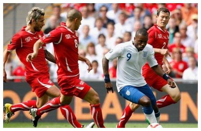 英格兰球队惊险胜利黎巴嫩，顺利晋级八强