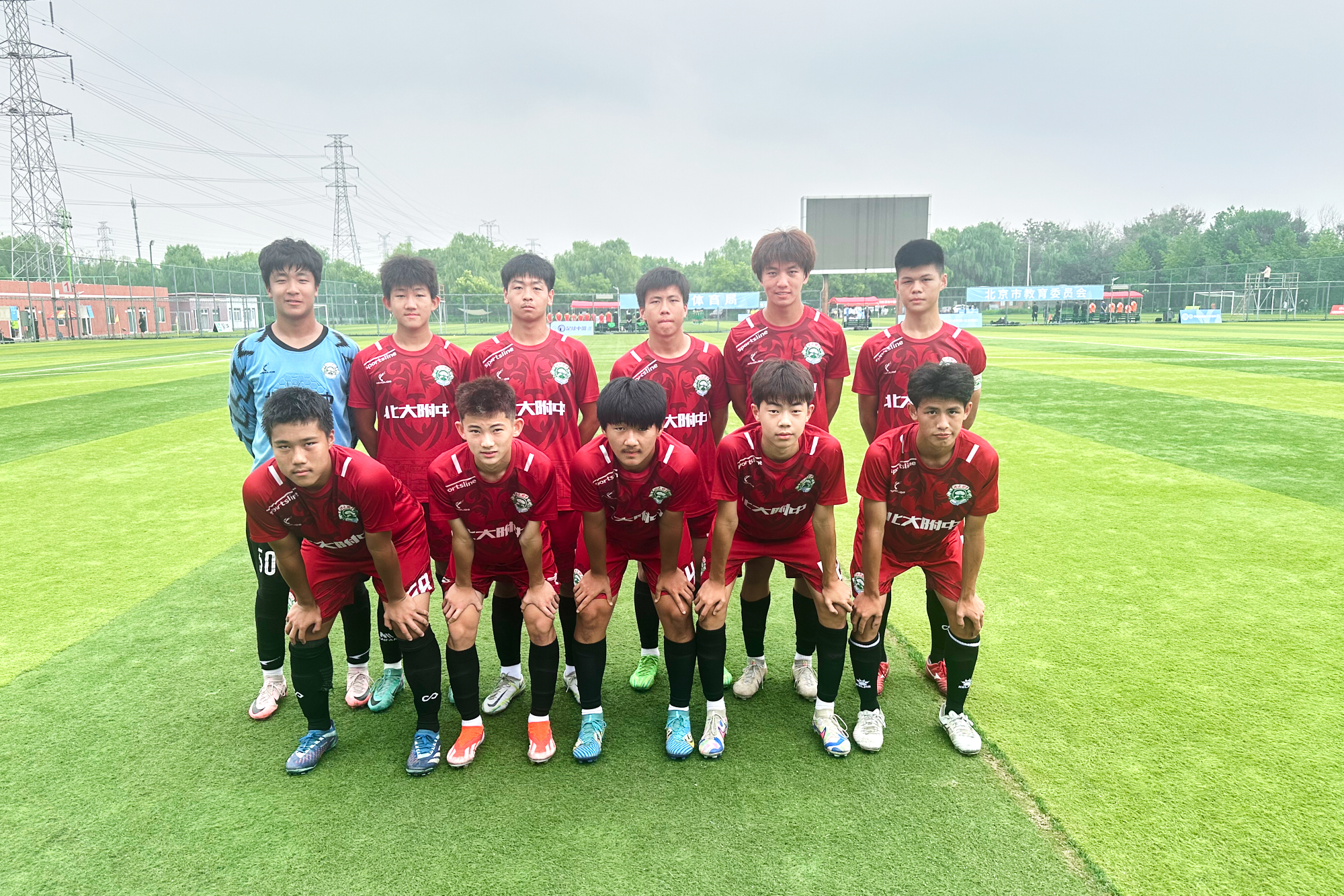 一支球队在比赛中展现出惊人的团队合作精神 一支球队在比赛中展现出惊人的团队合作精神