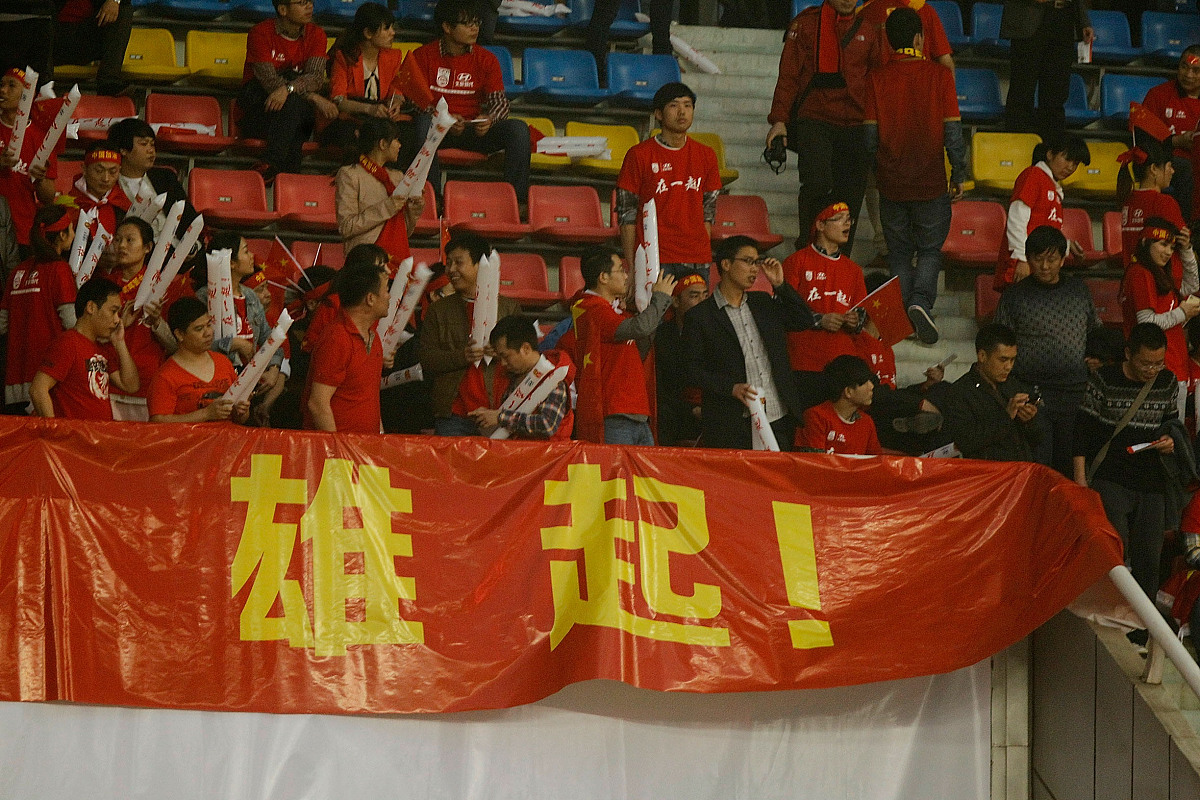 关于队员受伤缺战，豪门换人之际艰难取胜的信息