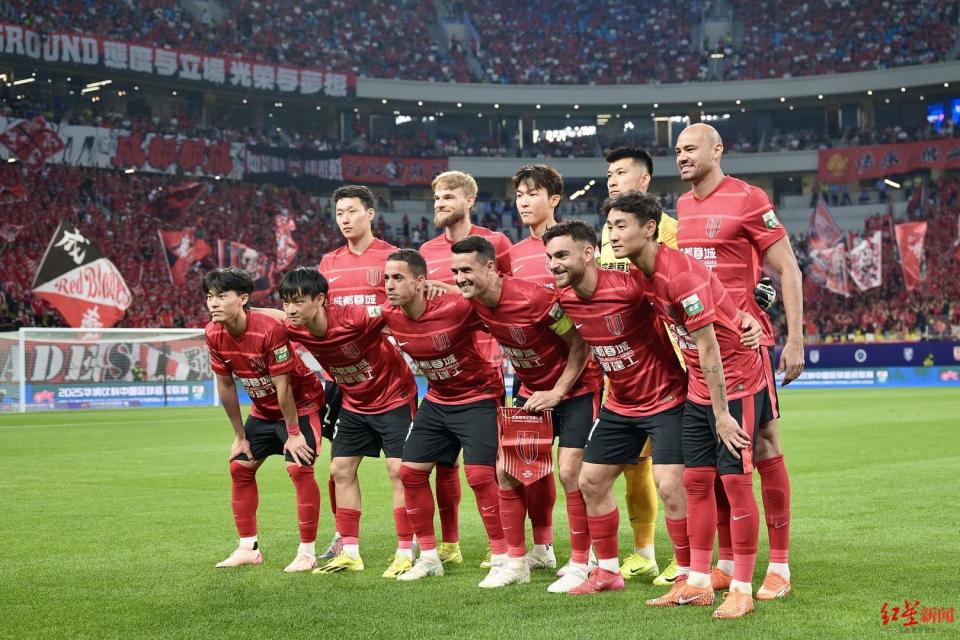 关于国际足球盛宴即将打响，球员备战燃情的信息