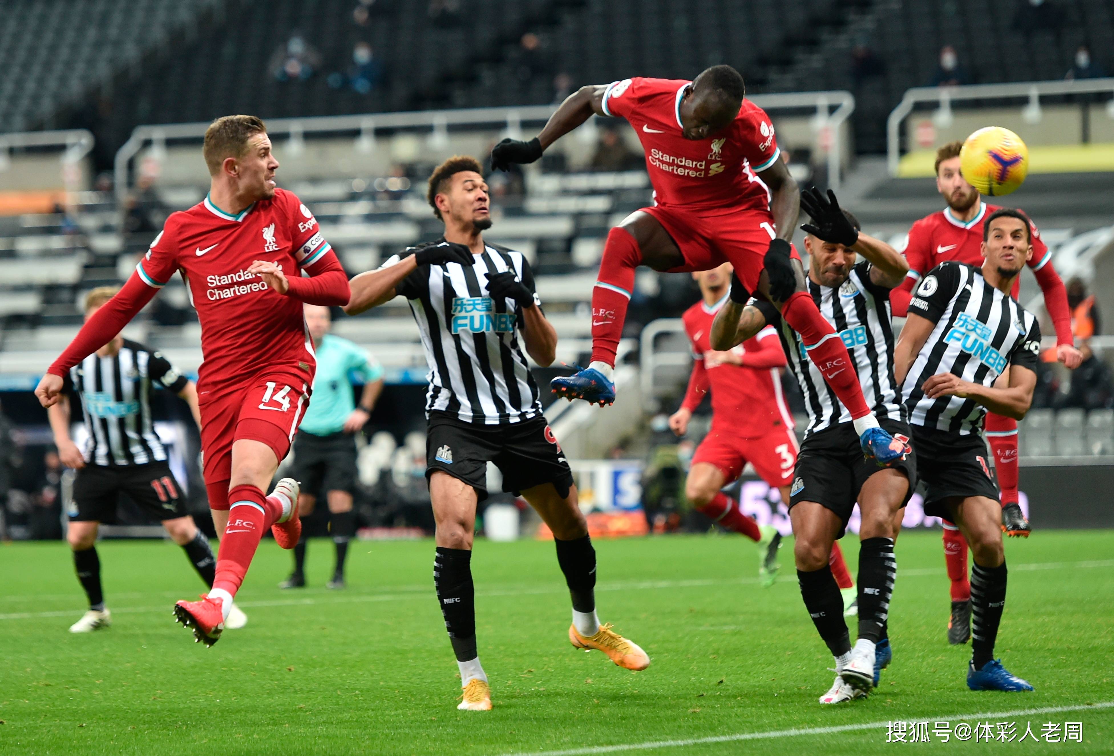 包含利物浦客场逆转纽卡斯尔，领跑榜首位置的词条