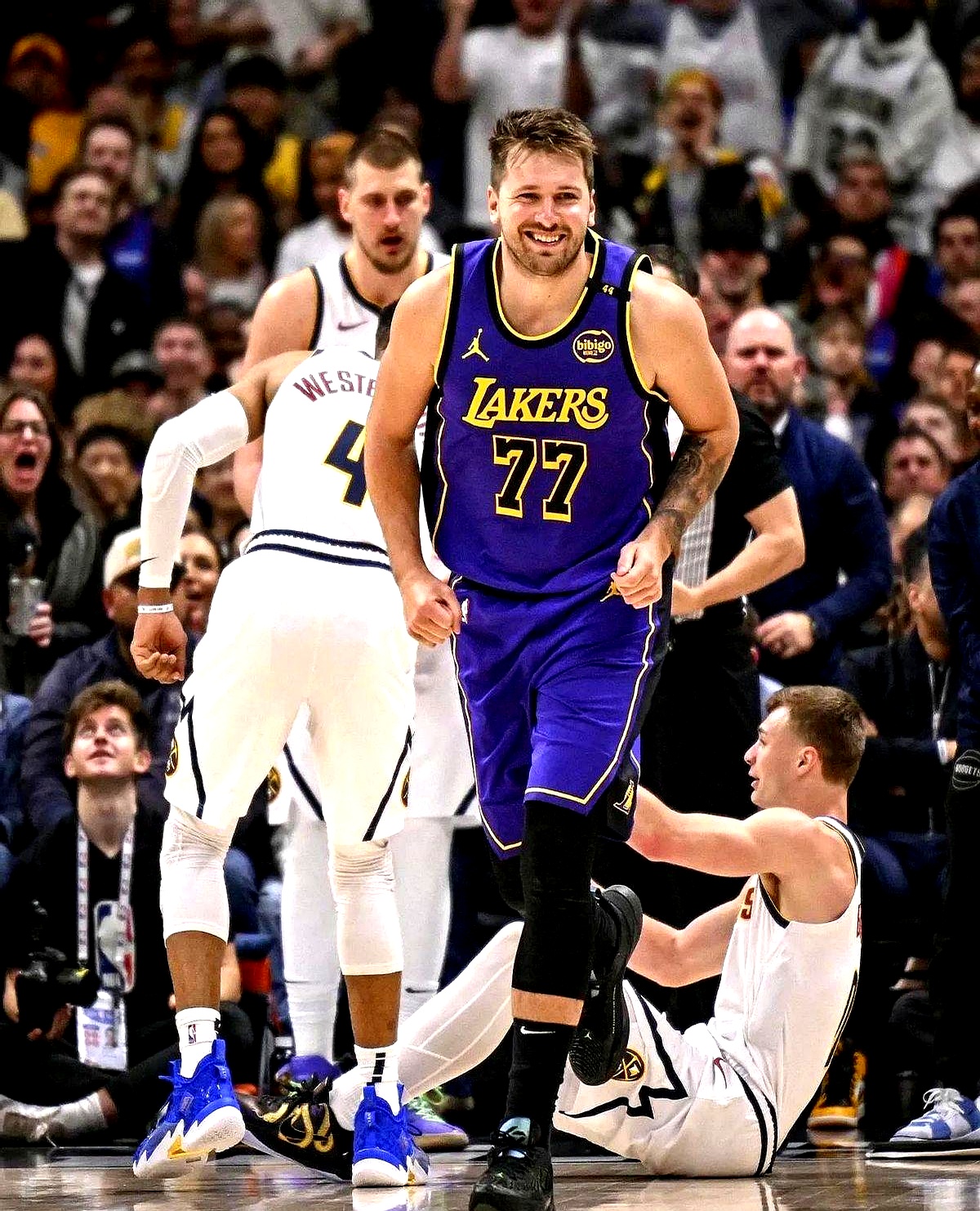 湖人队稳坐总决赛宝座，领先对手一场