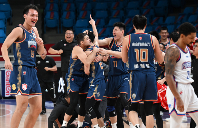 葡萄牙男篮力克荷兰队,一路领先 葡萄牙男篮力克荷兰队,一路领先