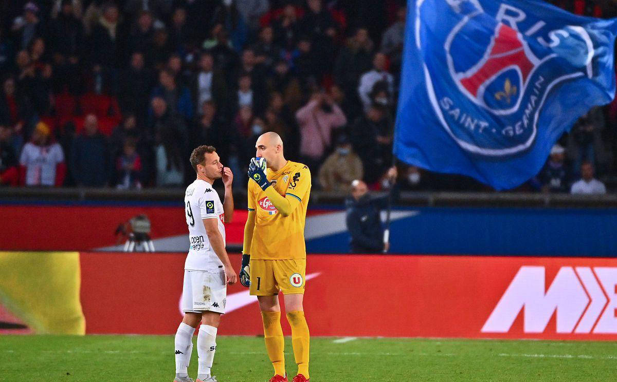 关于巴黎圣日耳曼轻取昂热，继续领先的信息