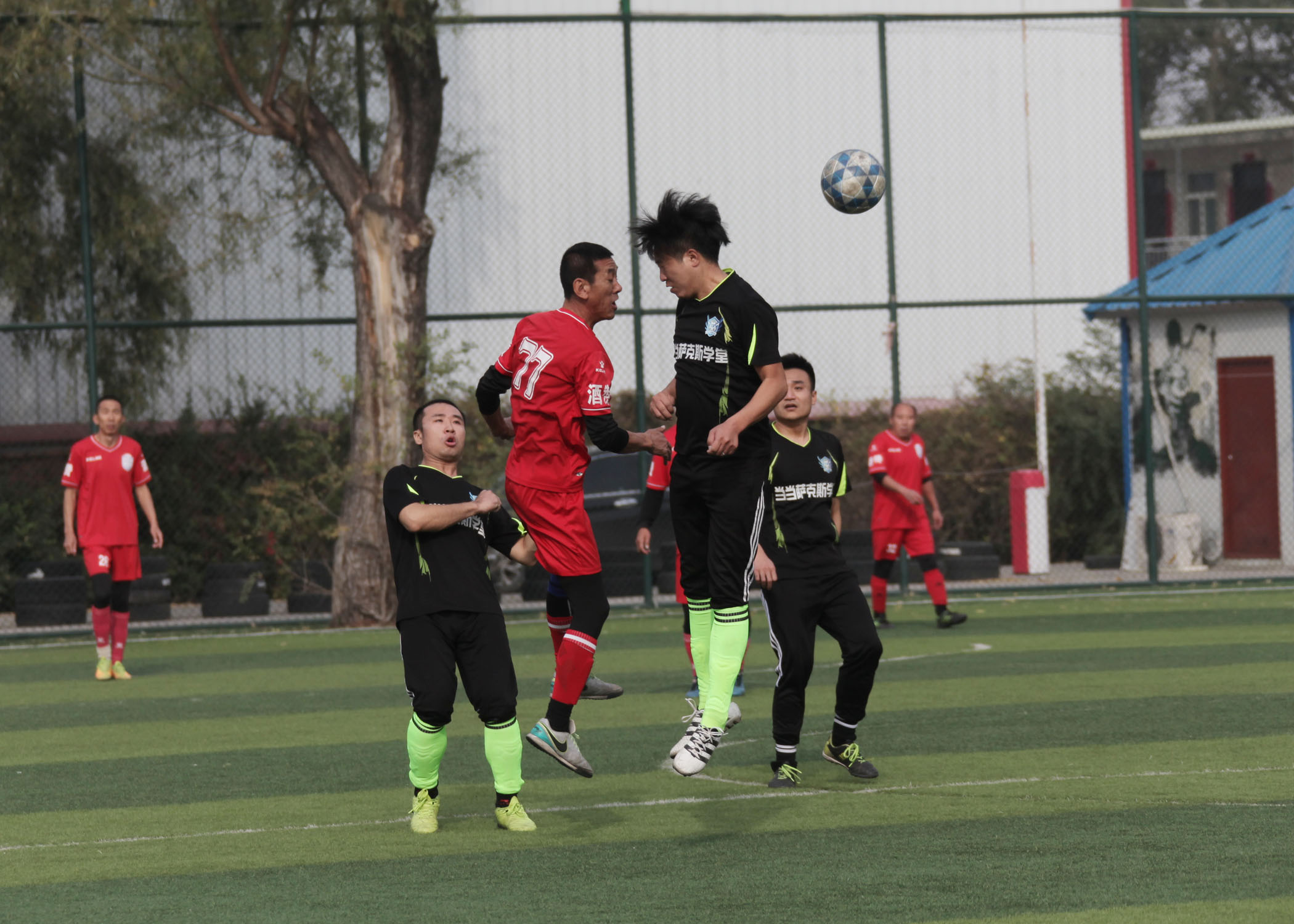 球队风采再次展现，赢得大家喝彩