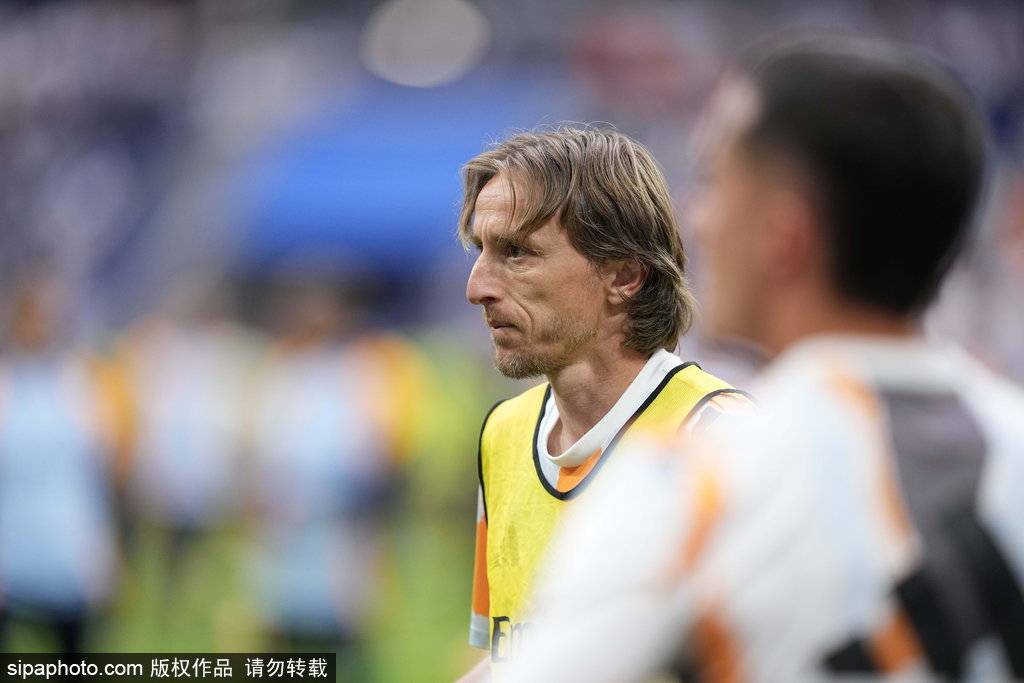 包含皇马新援表现亮眼，帮助球队取得关键胜利的词条