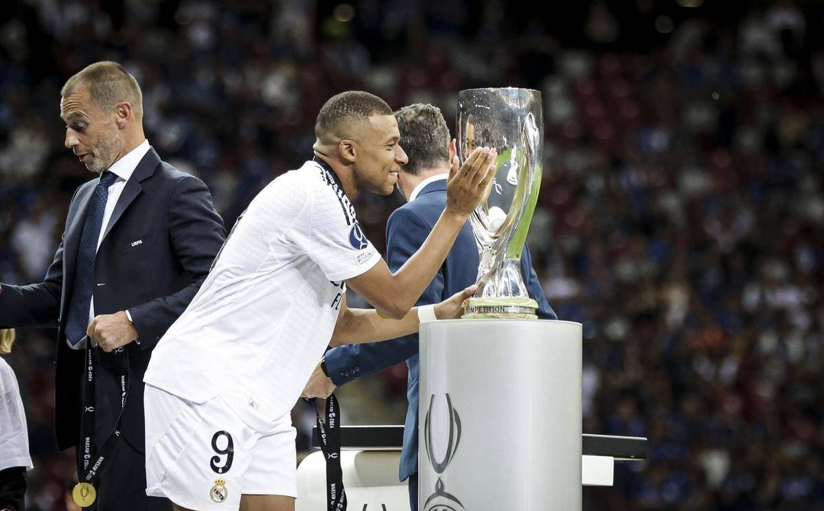 包含皇马新援表现亮眼，帮助球队取得关键胜利的词条