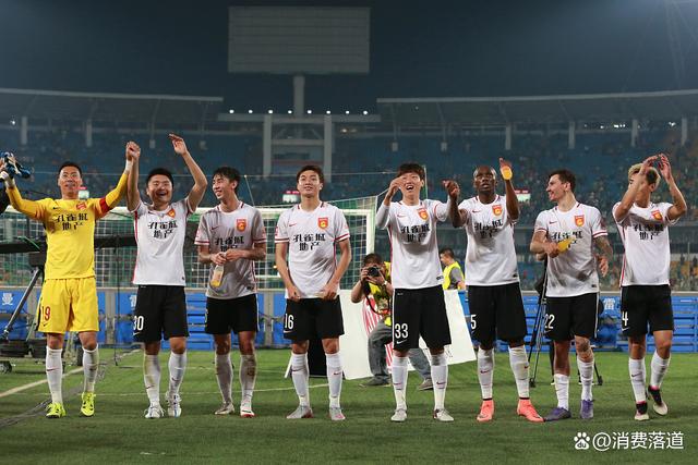 联赛曝光瞬间：天津泰达球员勇夺个人荣誉内部向上的简单介绍