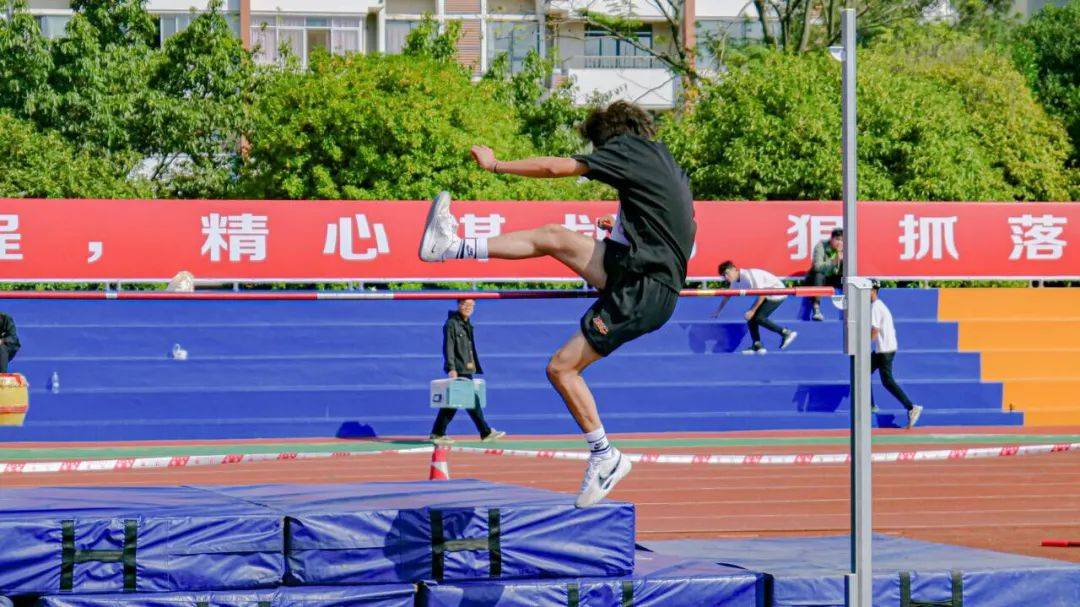 包含运动健儿奋勇争先,奉献激情澎湃的表现的词条 包含运动健儿奋勇争先,奉献激情澎湃的表现的词条