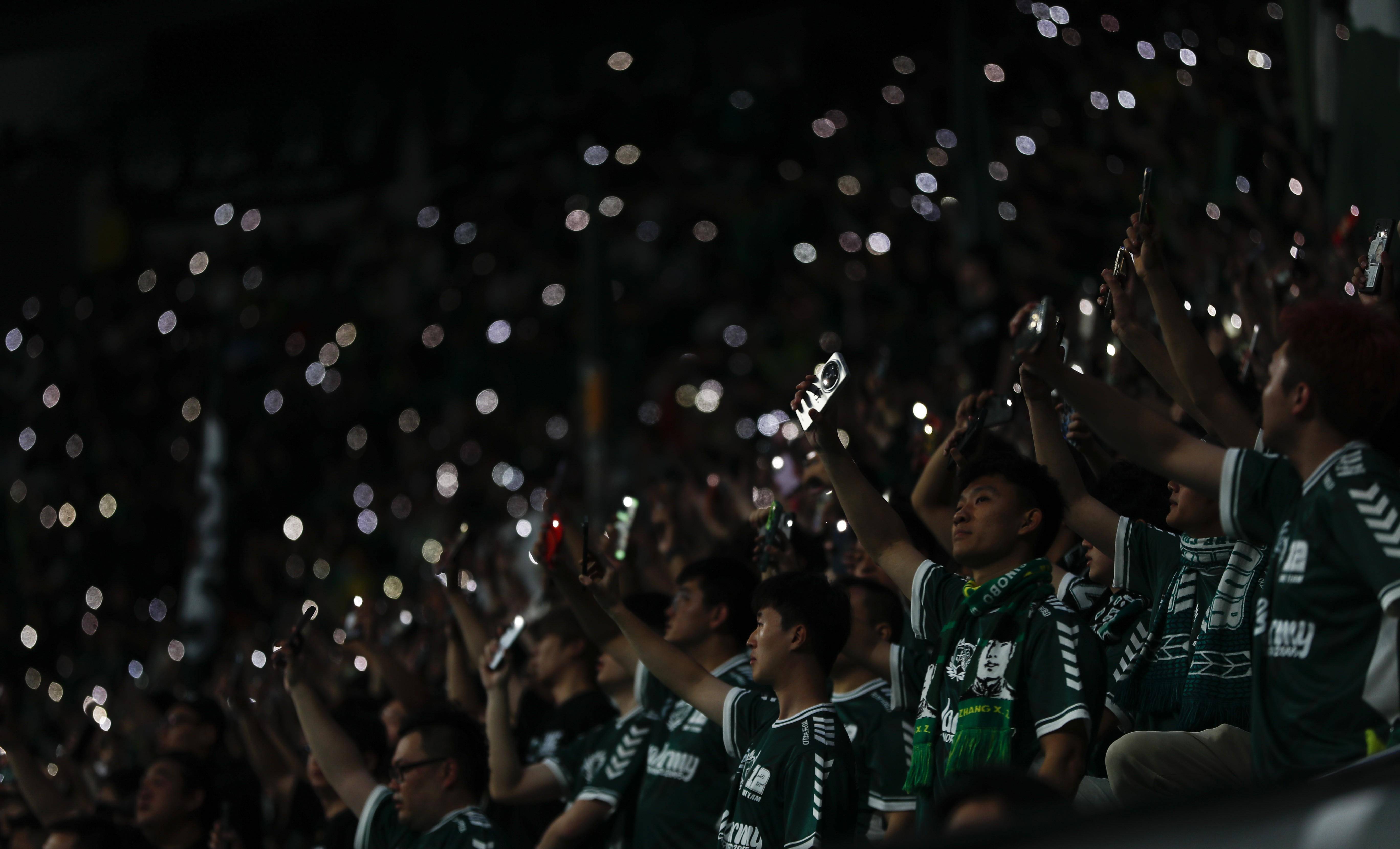 本土足球比赛吸引众多球迷关注的简单介绍 本土足球比赛吸引众多球迷关注的简单介绍