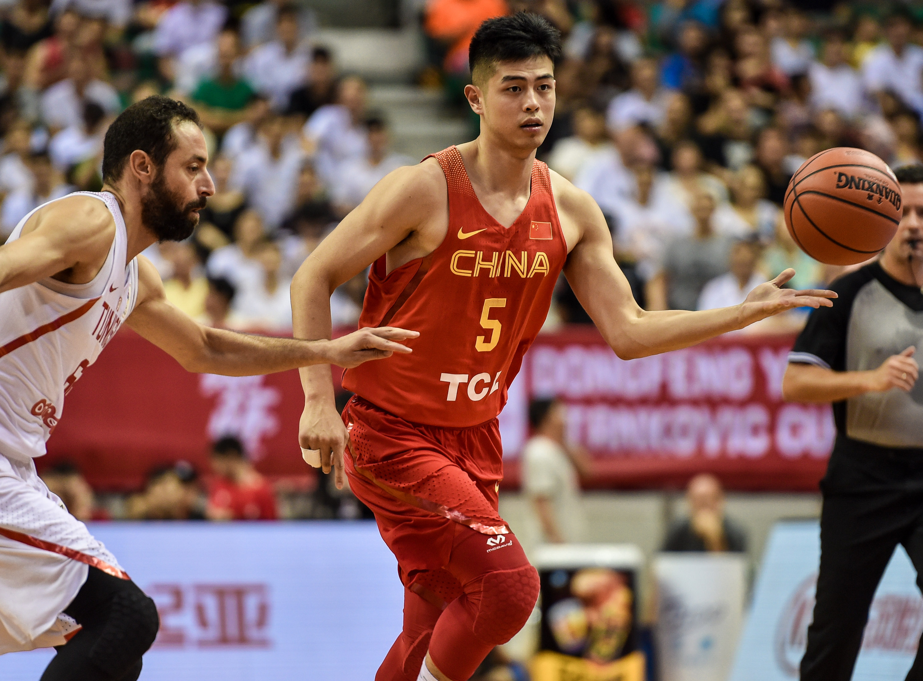 突尼斯篮球联赛再次屡建功勋，崭露头角的简单介绍