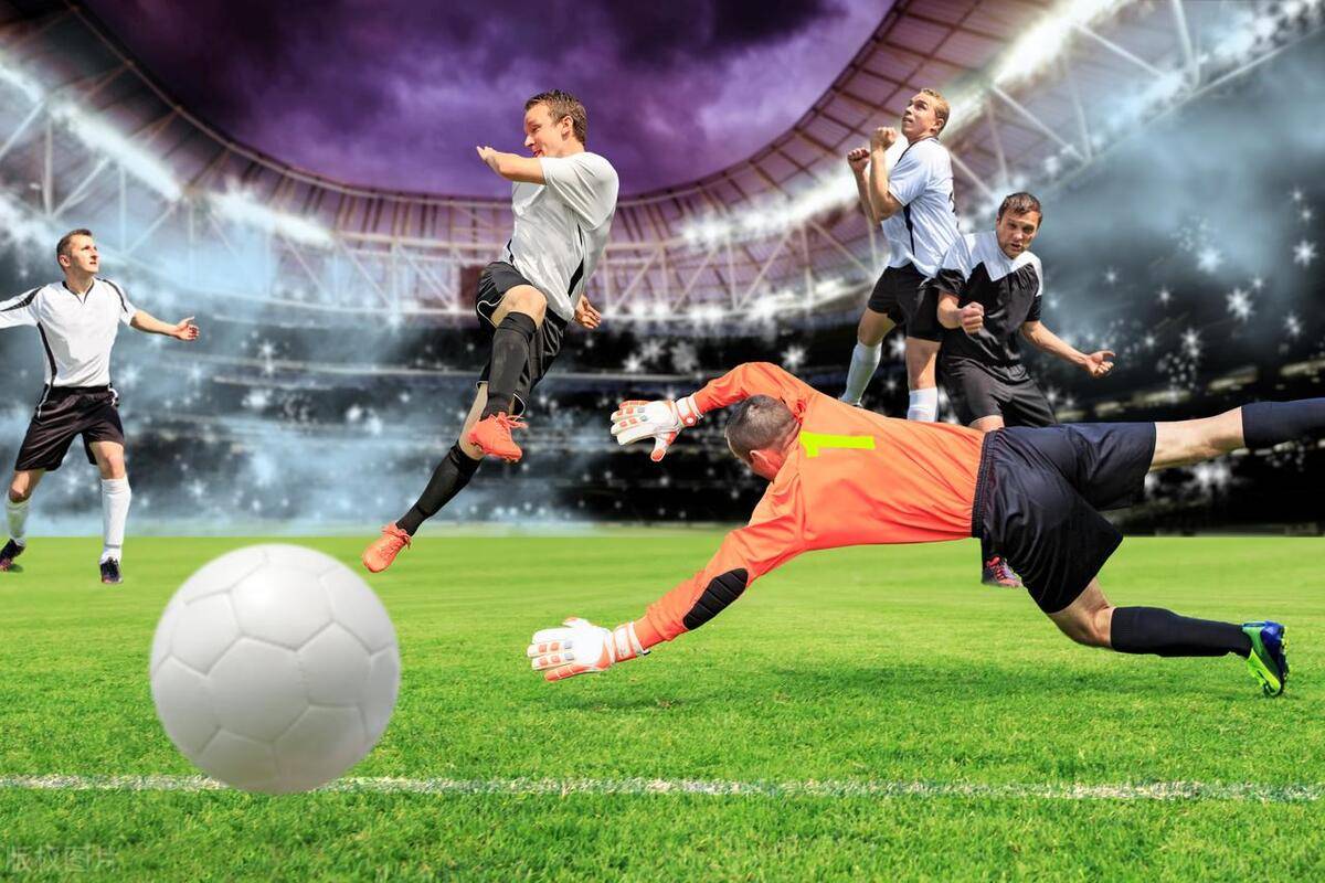 足球比赛中发生激动人心的一幕 足球比赛中发生激动人心的一幕