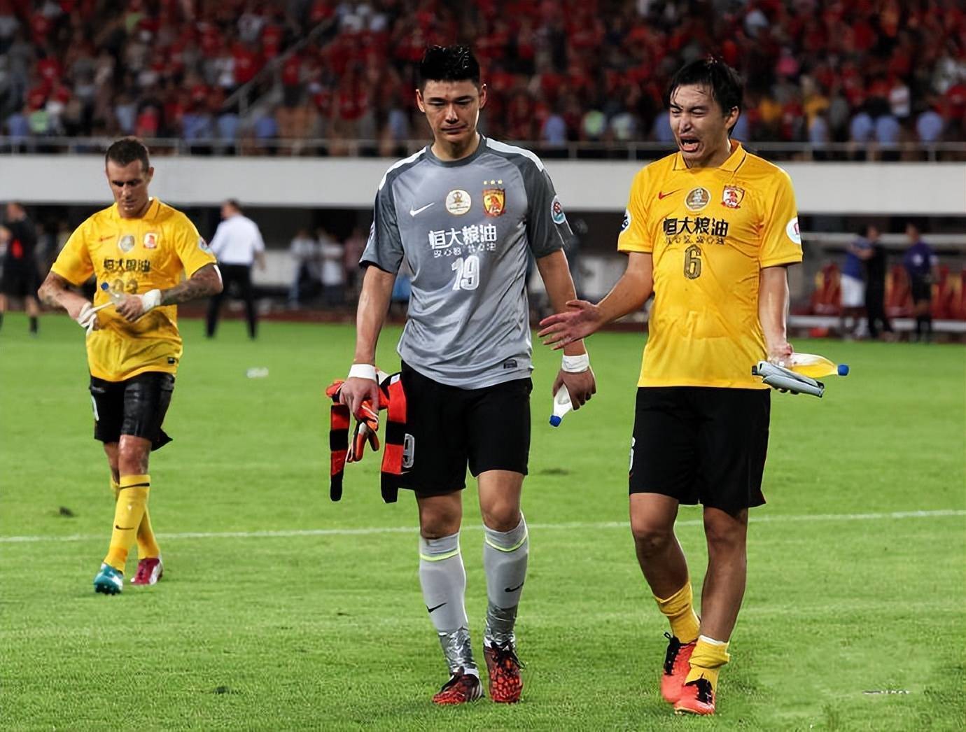 广州恒大主场1:0领先重庆力帆