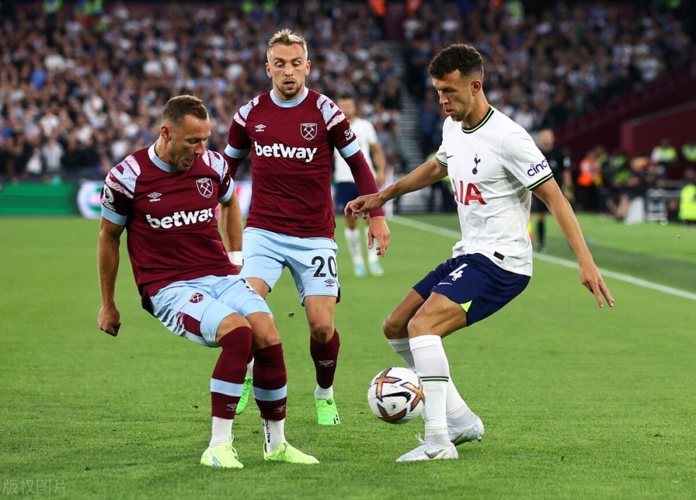 阿尔斯通逼平对手，实现不败保持