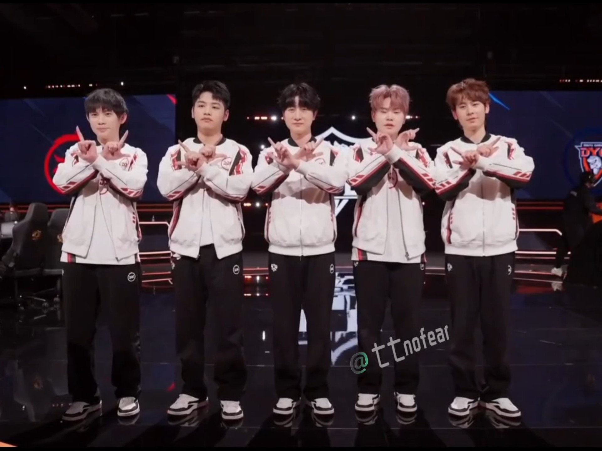 JDG横扫DRX，Knight单局斩获MVP成都决赛之夜3:1（深圳）