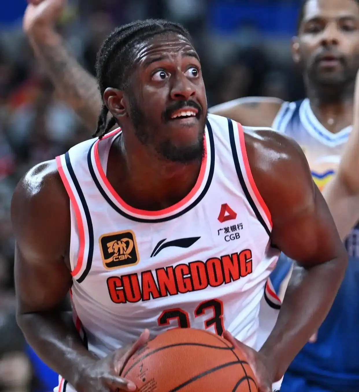 CBA季后赛广东男篮凭借外援稳定发挥夺冠