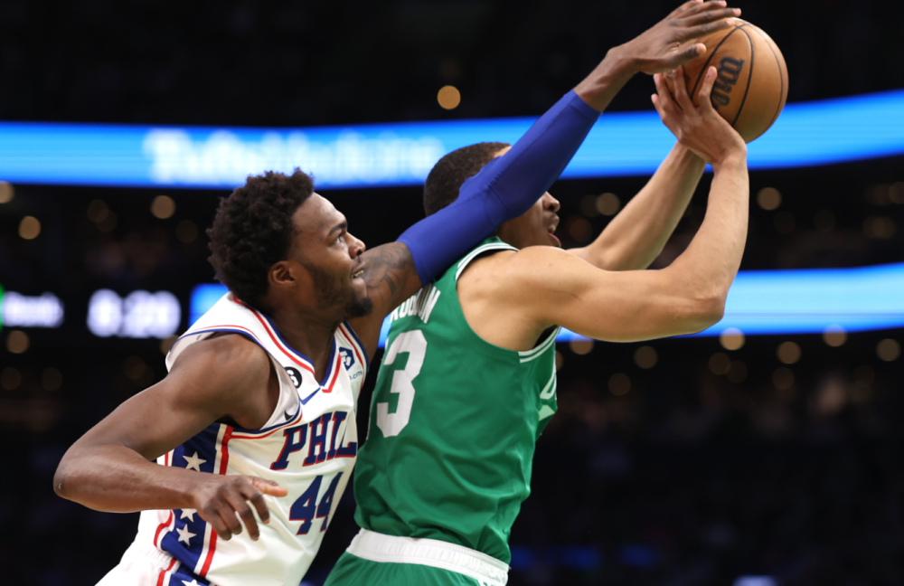 包含阿根廷男篮鏖战76人，恩比德完成帽子戏法的词条