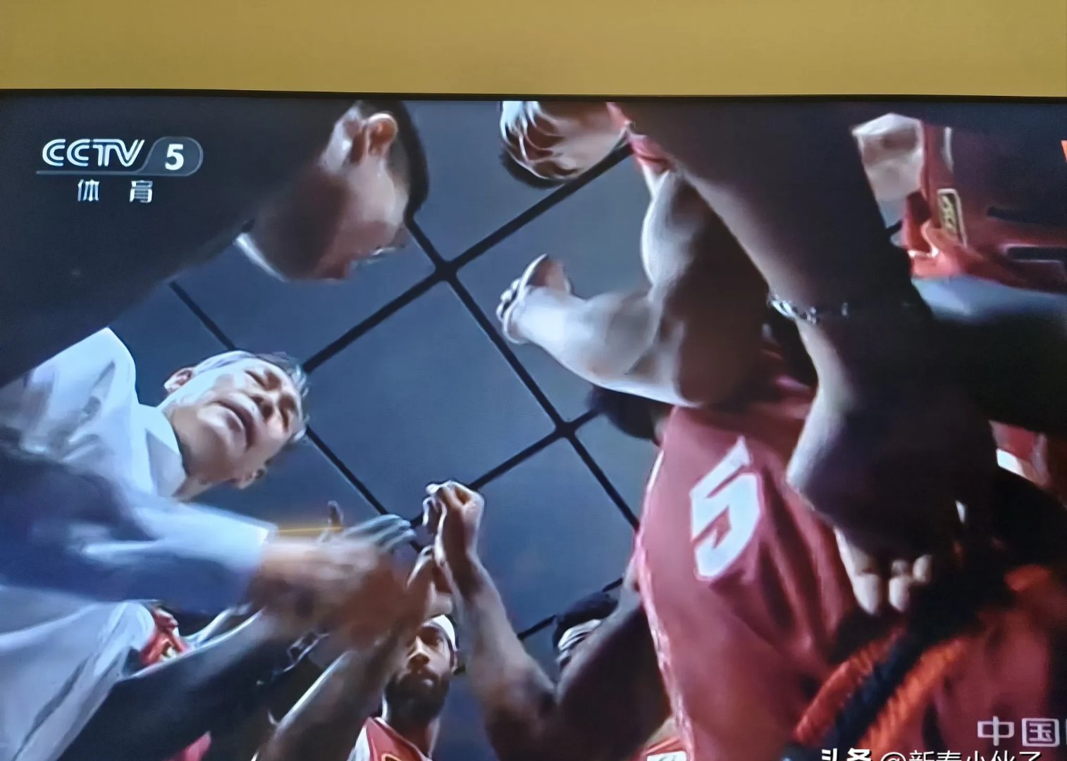 绿军主场不敌马刺,遭遇失利 绿军主场不敌马刺,遭遇失利