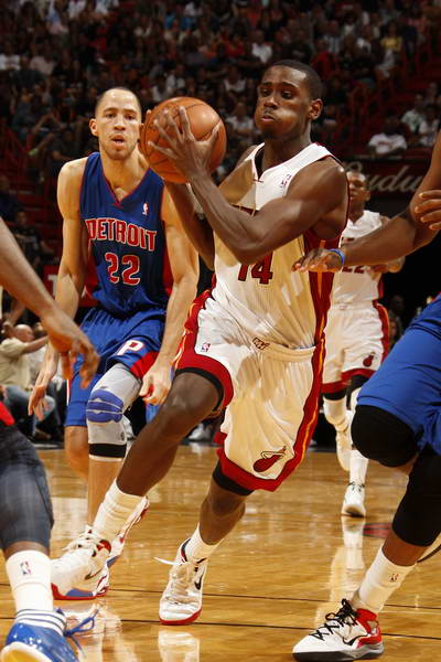 包含魔术胜活塞终结连败,哈里斯独得31分的词条 包含魔术胜活塞终结连败,哈里斯独得31分的词条