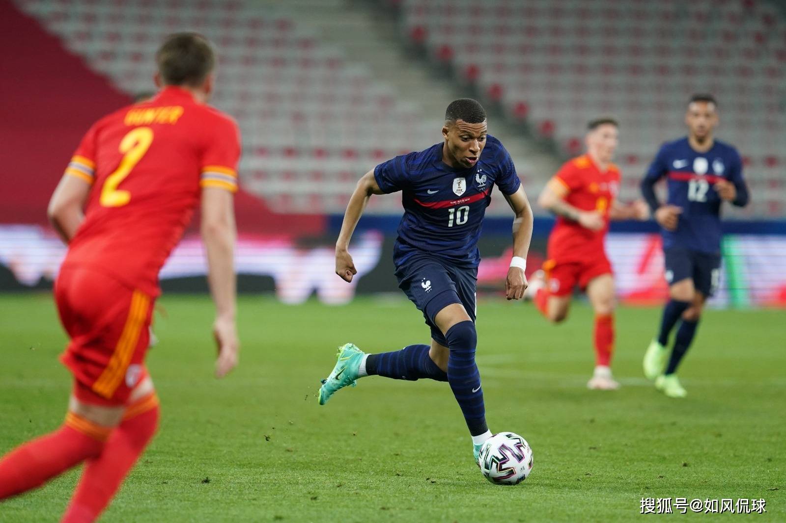 法国队完胜日本队,波尔统治全场 法国队完胜日本队,波尔统治全场