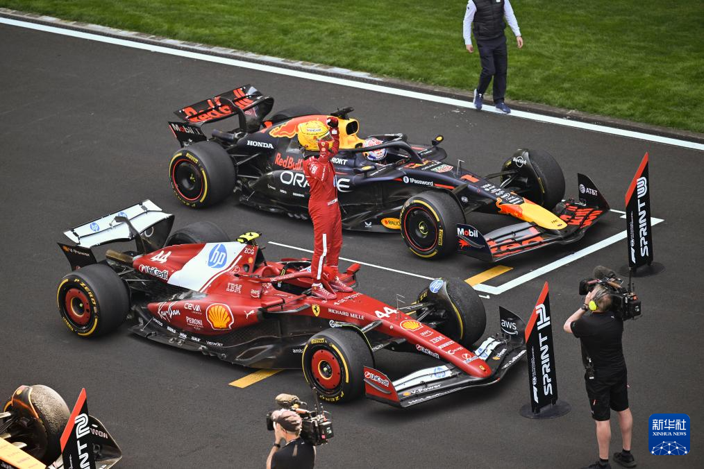 红牛二队逆转迈凯伦，汉密尔顿统治全场