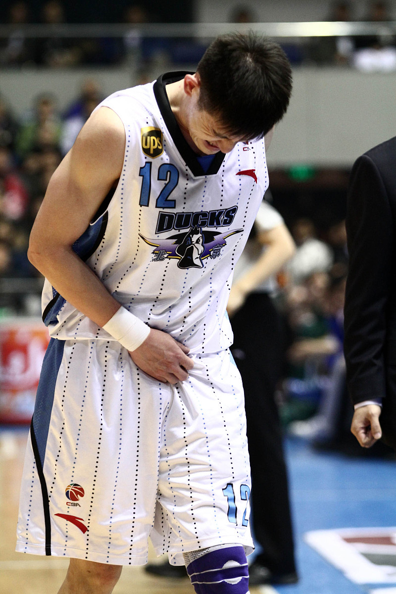 新疆队碾压灰熊,郭艾伦状态火热 新疆队碾压灰熊,郭艾伦状态火热