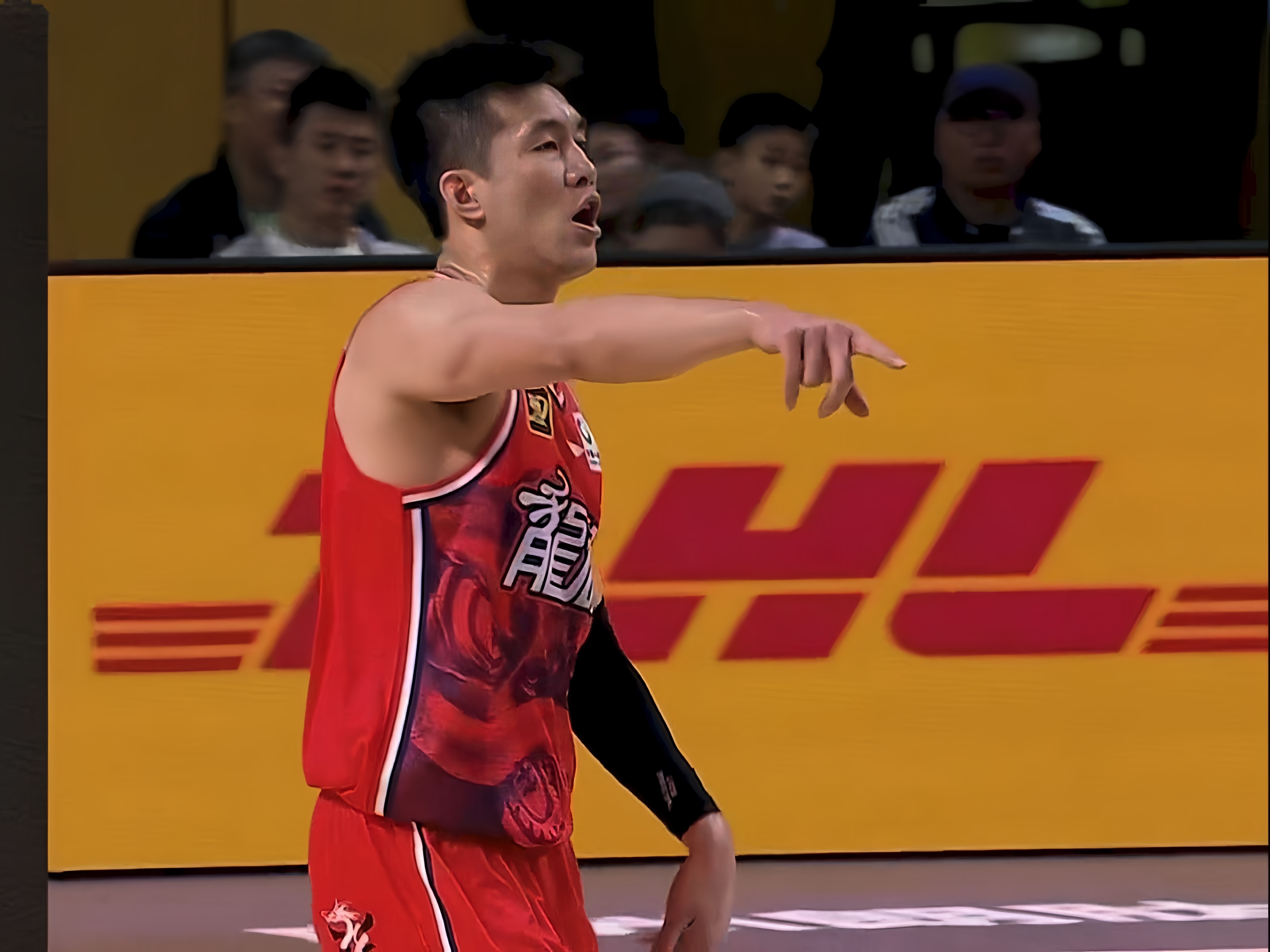 新疆队碾压灰熊,郭艾伦状态火热 新疆队碾压灰熊,郭艾伦状态火热