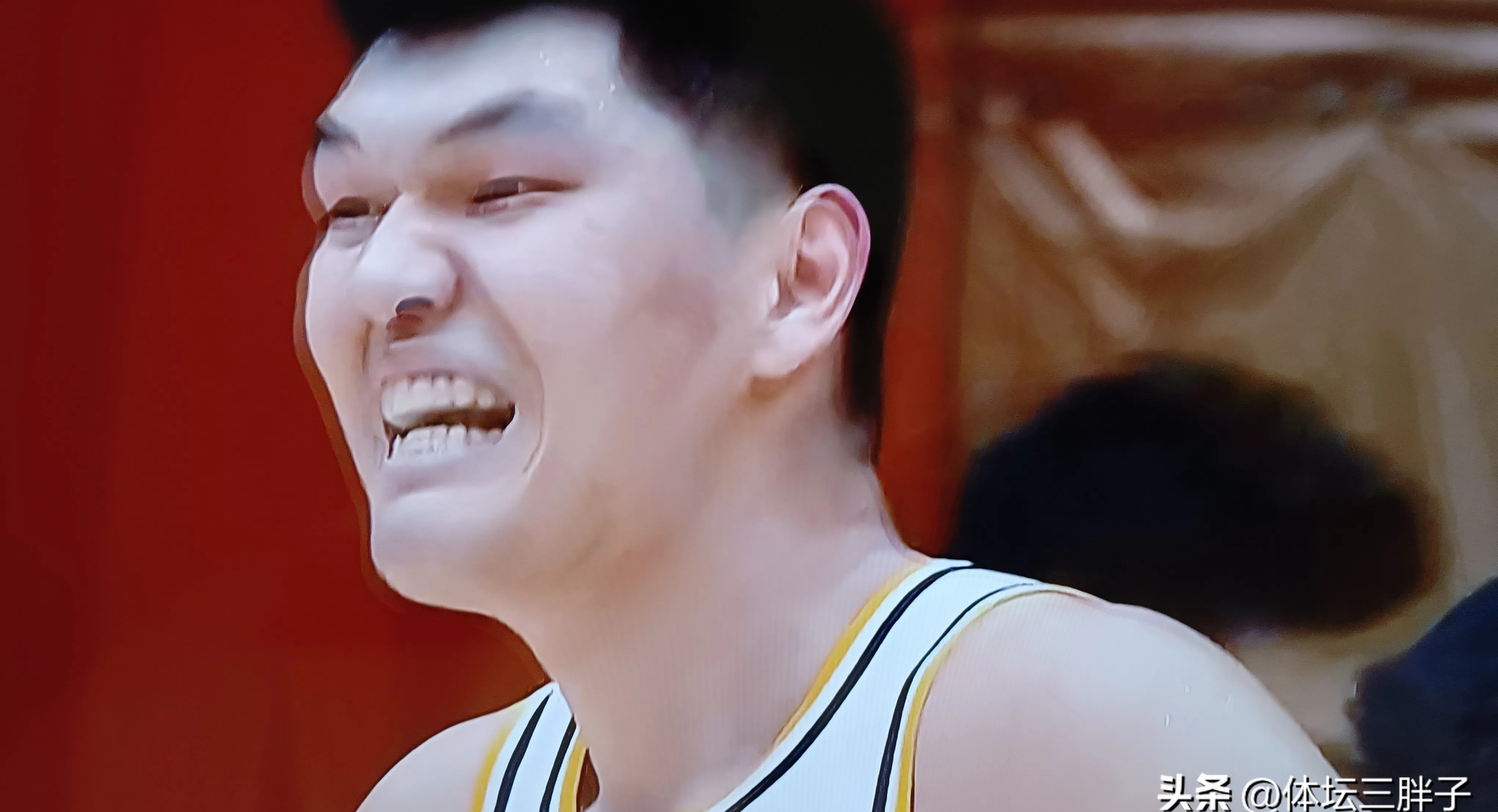 山东队完胜山西队,保罗点燃赛场 山东队完胜山西队,保罗点燃赛场