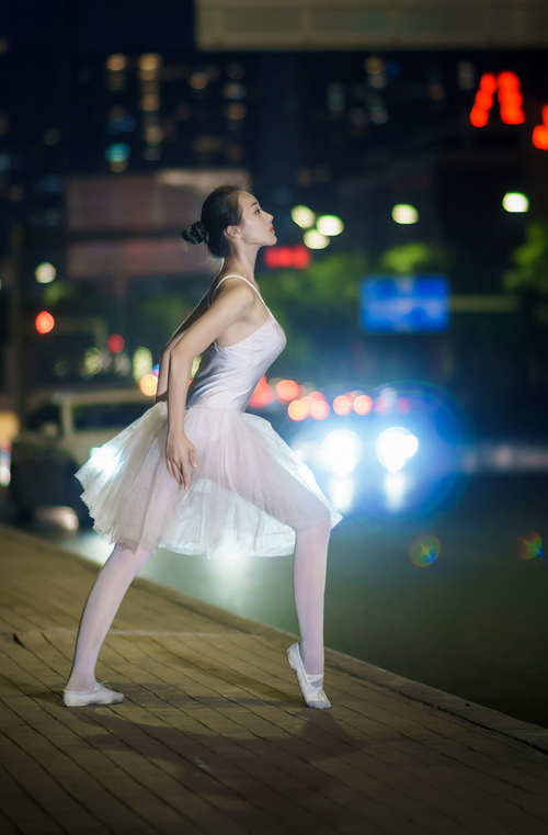 当大象踩碎枪手心脏，库尔图瓦的叹息之墙与非洲足球的觉醒宣言